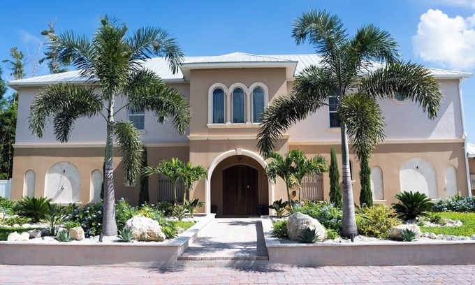 Palmetto Casa | Waterfront Luxury in Terra Ceia – 3 BR, 3.5 Bath - Pool, Fire Pit, Dock, & Gym!