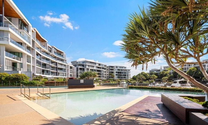 Hollywell Apartamento | Waterfront Luxury Retreat | Resort Facilities Hot Tub, Pools, Sauna, Tennis