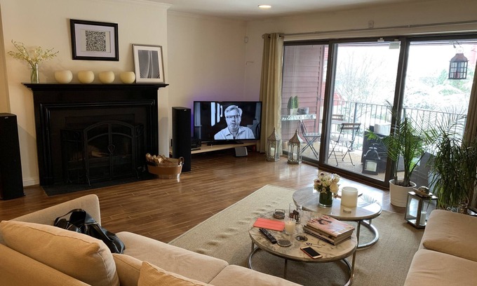 North Bergen Apartamento | Waterfront Luxury Apartment in Gated Condo 15m -NY