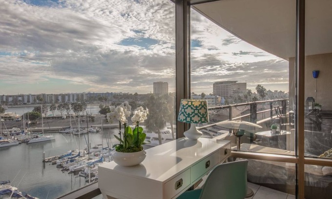 Marina del Rey Condominio | Waterfront Marina Del Rey Condo, Walk to Beach