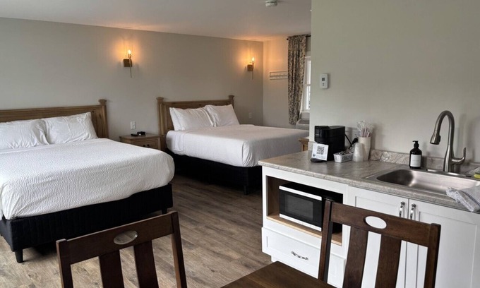 Greenville Junction Hotel | Waterfront Motel--Mountain View