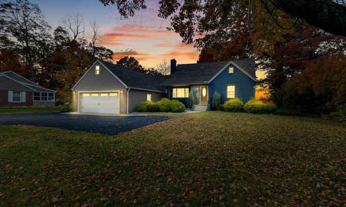 Fairfield Casa | Waterfront Oasis "Waters Edge Retreat" Lake Erie Internal name: Shallow Waters Retreat