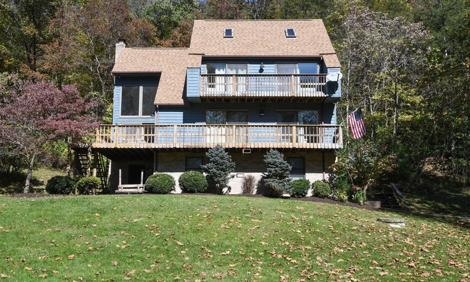 Rileyville Casa | Waterfront on The.Shenandoah River near Luray, VA highspeed WiFi