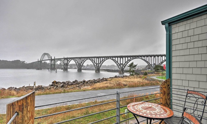 Newport Casa | Waterfront Newport Townhome w / vistas increíbles!