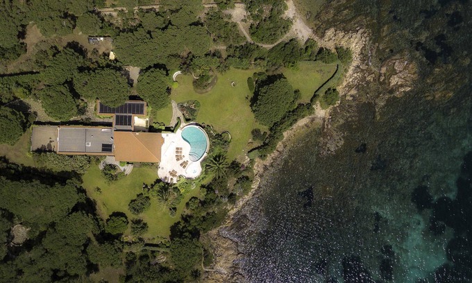 San Teodoro Villa | Propiedad frente al mar en finca privada con vistas al mar y acceso directo a la playa