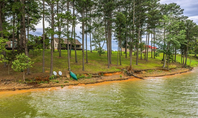 Rutledge Casa | Waterfront Paradise! Cherokee Lake Vacation Home! NEW! Hot Tub! Gameroom!