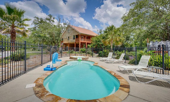 Pass Christian Casa | Waterfront Pass Christian Oasis about 2 Mi to Beach!