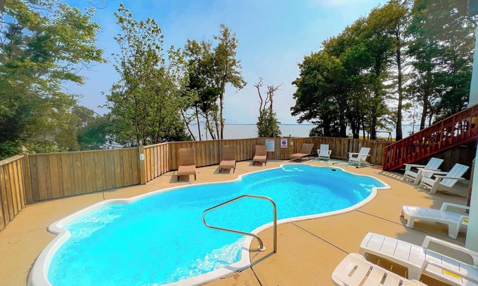 Monteray Shores Casa | Waterfront Peaceful Beach house with Private Pool and Hot Tub. 2min to beach!