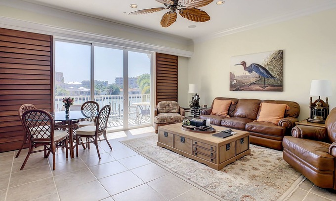 Clearwater Beach Condominio | Waterfront PENTHOUSE, Rooftop Gazebo, Elevator, walk to the beach Pool Heated