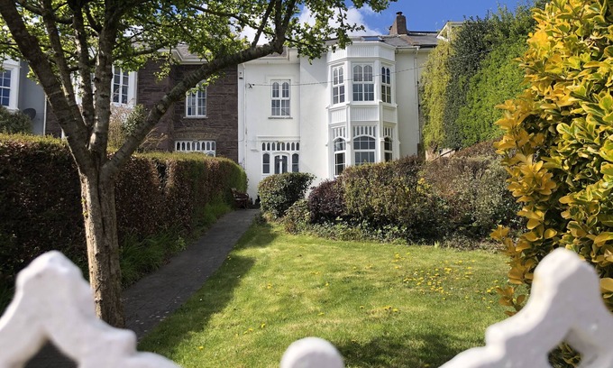 Loughbeg Casa | Waterfront period house