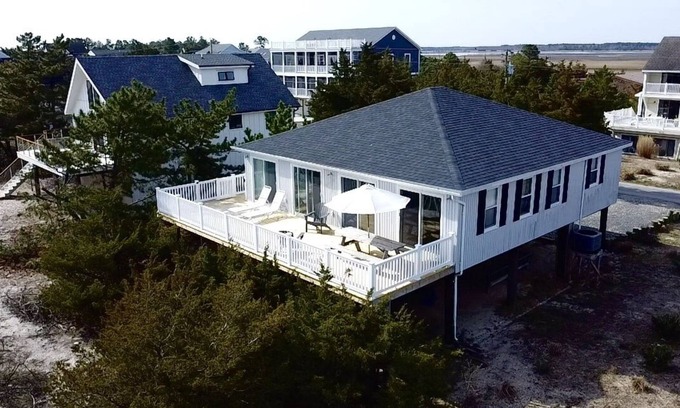 Broadkill Beach Casa | Broadkill NUEVO PARA 2020 ~ Luminoso abierto de 3 habitaciones y 2 baños frente al mar ~ Se admiten mascotas