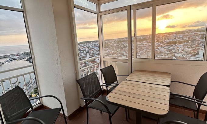 Ponta Delgada Condominio | Waterfront Ponta Delgada : walk to restaurants, shopping, marina and swimming.