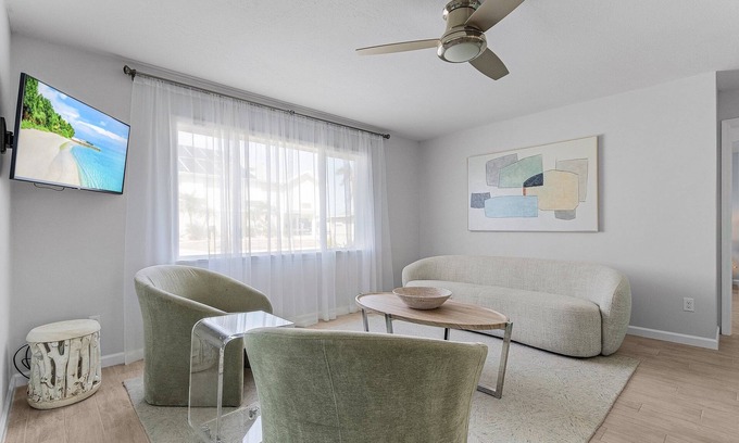 Matlacha Casa | WATERFRONT, POOL, BOAT LIFT, WALKING DISTANCE TO RESTAURANTS, 2 BED/2 BATH