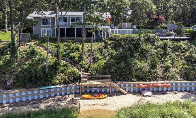 Cotuit Casa | Frente a la bahía + piscina. SUP, Kayaks, Bicicletas, A / C, Pase de playa para vehículos y Mascotas bien!