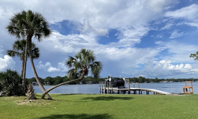 Fort Walton Beach Casa | Frente al mar, muelle privado, a solo 10 minutos de hermosas playas de arena blanca.