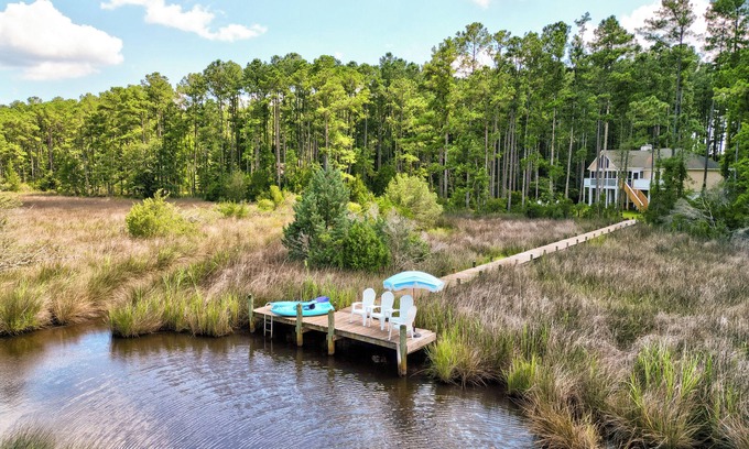Oriental Casa | Waterfront. Private Dock for Boat. Pet-friendly. 10 mins to Downtown Oriental.