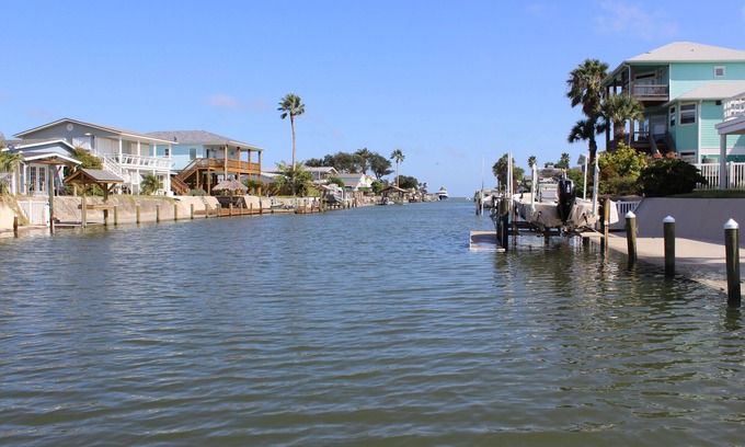 Palm Harbor Casa | Waterfront Rental with Private Pool