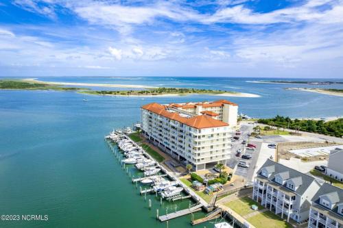 Morehead City Casa | Waterfront Resort , World Class Marina & Slip