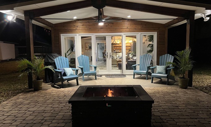 Brazoria Complejo | WATERFRONT Retreat Nestled on the Beautiful San Bernard River