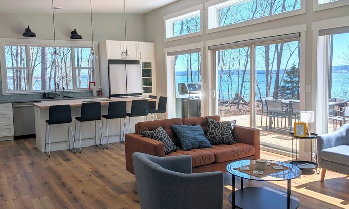 Port Wade Cabaña | Waterfront retreat on Annapolis Basin - private; hot tub; fully equipped kitchen