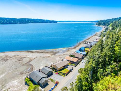 Hoodsport Casa | Waterfront Retreat, Relaxation, Fun in Hood Canal
