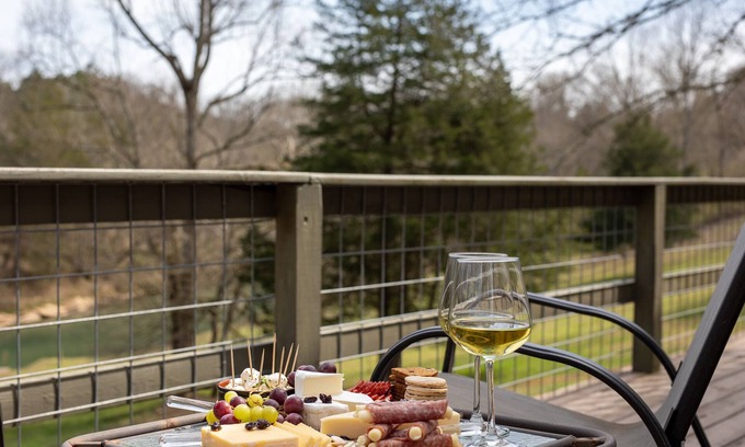 Sparta Casa | Waterfront River House - kayak, fish, & relax!
