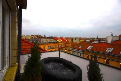 Prague 1 Apartamento | Waterfront River Side Roof Top Apartment - Terrace with city view