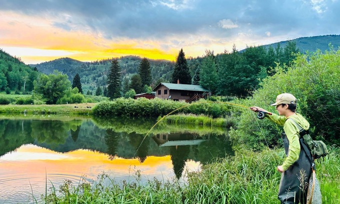 Idaho Springs Cabina | Waterfront Rocky Mt. Cabin on 50 acres & 2 fishing ponds: Mt. Evans, Ski Country