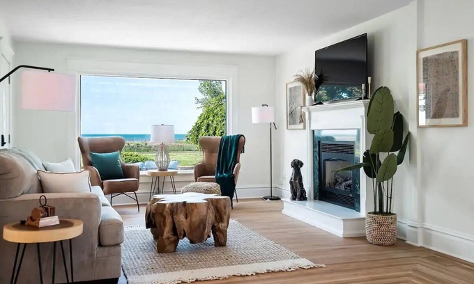 Port Clinton Casa | Waterfront sleeps 13 2-Kings/Crib/1st flr sleeper