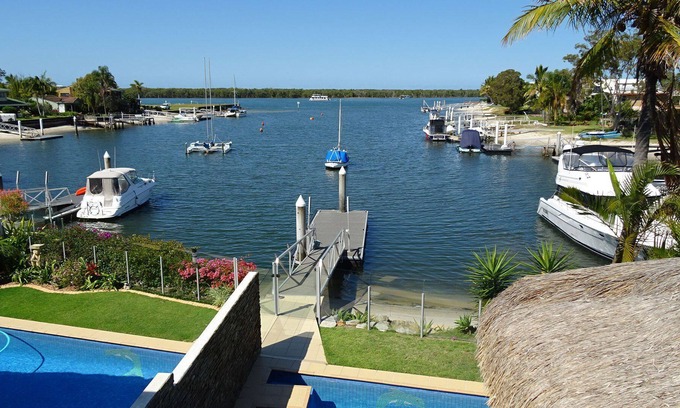 Runaway Bay Casa | Esplendor frente al mar