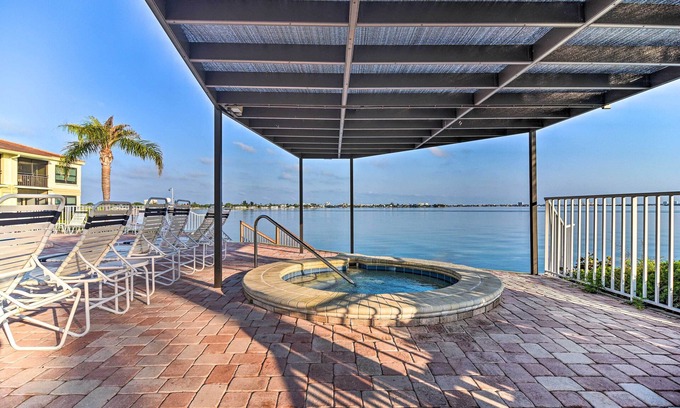Isla del Sol Villa | Waterfront St Petersburg Villa w/ Free WiFi