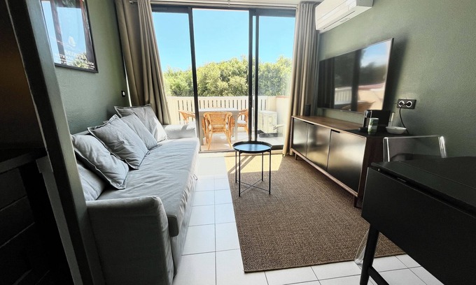 Le Lavandou Apartamento | Waterfront studio on Pramousquier beach