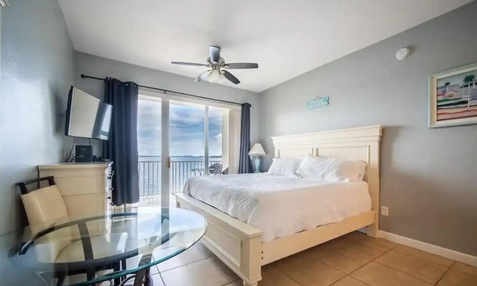 St. Petersburg - Clearwater Apartamento | Waterfront studio by Madeira