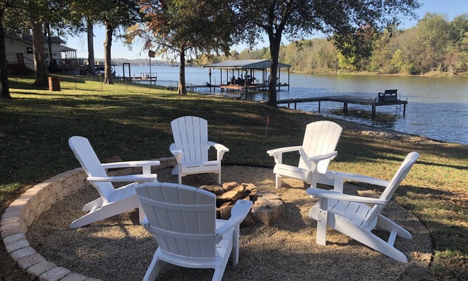 Carolyn Estates Casa | Waterfront / Swim / Kayak / Shop / Golf / Relax