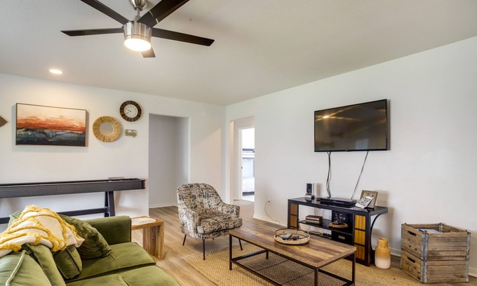 Rosenberg Casa | Waterfront Texas Vacation Rental - Private Hot Tub