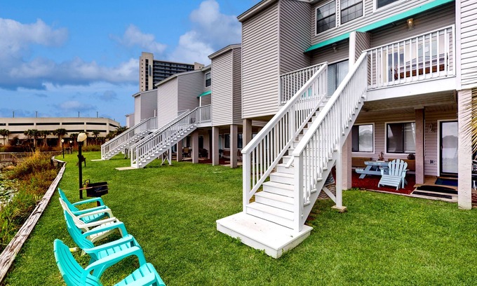 El Centro Beach Casa | Waterfront Townhome w/ Shared Pool, Central AC, Free WiFi - Snowbird-Friendly
