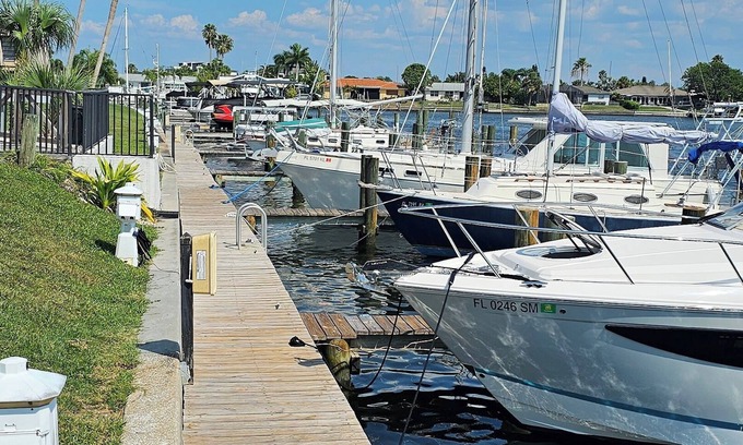 Apollo Beach Casa | WATERFRONT townhome in Apollo Beach; community pool, short walk to restaurants!