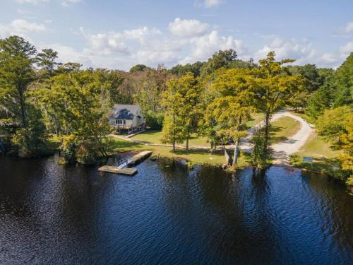 Rocky Point Casa | Waterfront Treehouse on the Cape Fear with Dock