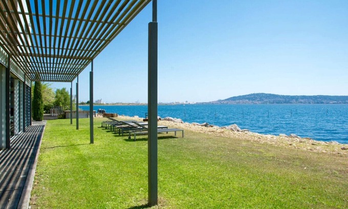 Balaruc-les-Bains Villa | Waterfront Villa overlooking Sète