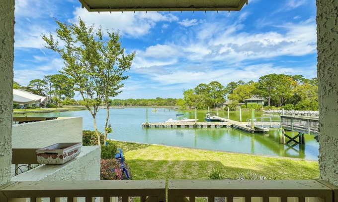 South Beach Condominio | WATERFRONT VILLA W/ DOCK, NEAR SALTY DOG, BEACH & PICKLEBALL COURTS