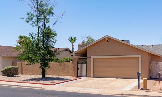 Dobson Ranch Casa | Waterfront Vacation Home Executive Rental-peaceful residential LAKE neighborhood