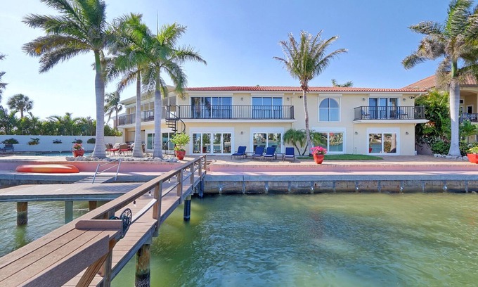 St. Petersburg - Clearwater Casa |  ¡Primera categoría con increíble piscina climatizada y elevador de botes!
