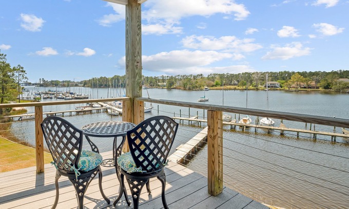 Oriental Casa | Waterfront Views & Boat Slip, Blackwell Point #B