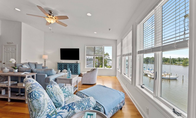 Oriental Casa | Waterfront Views & Boat Slip, Blackwell Point #C