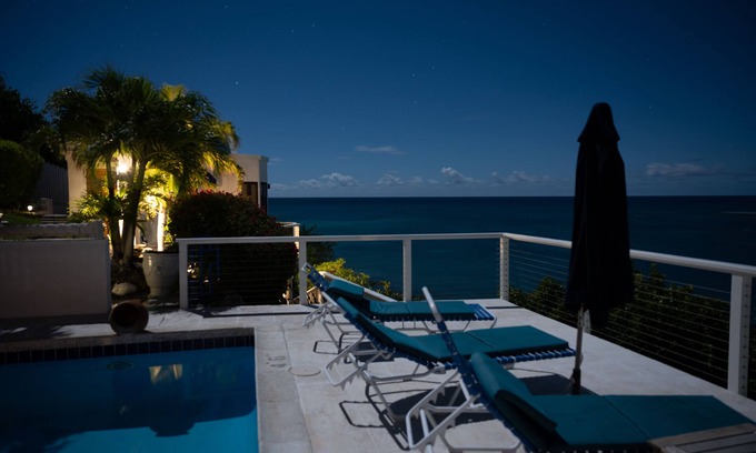 Slob Villa | Eco-Friendly lujo frente al mar 'Mini-Resort' para su uso privado