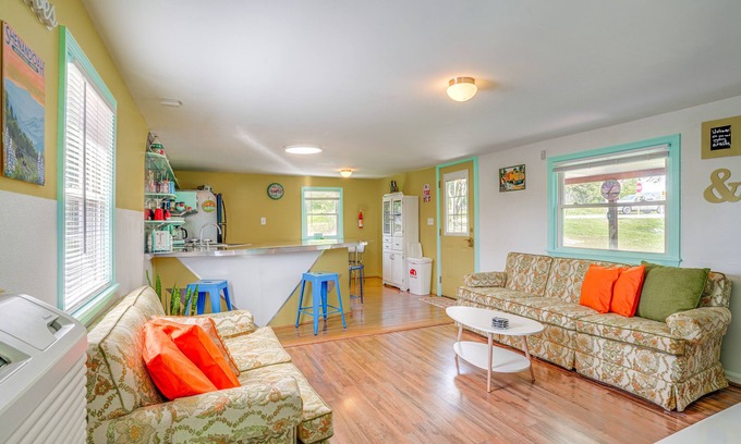 Rileyville Apartamento | Waterfront Virginia Retreat w/ Canoe, Pets Welcome