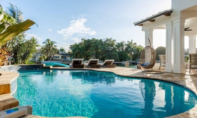 Harbour Inlet Casa | Waterfront w/ Dock | Grace Harbor by RoveTravel
