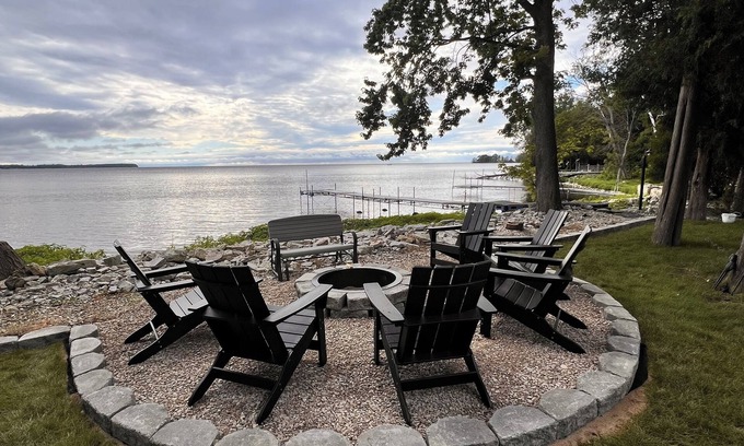 Sturgeon Bay Cabaña | WATERFRONT w Hot Tub, water views, close to Sturgeon Bay & Potawatomi State park