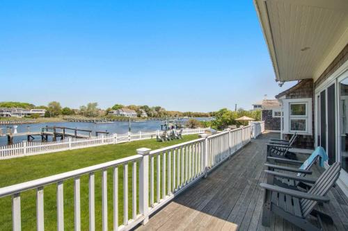 Centerville Casa | Waterfront Walk to Beach