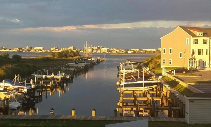 West Ocean City Casa | Waterfront West Ocean City Townhouse - Featured on HGTV with Pool and Gym access!!
